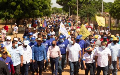 Recorriendo las 18 parroquias de Maracaibo en dos días, Rosales y Ramírez inician campaña por el cambio